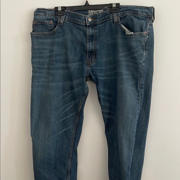 Levi's Blue Relaxed Jeans with Classic Style - Picture 1 of 6